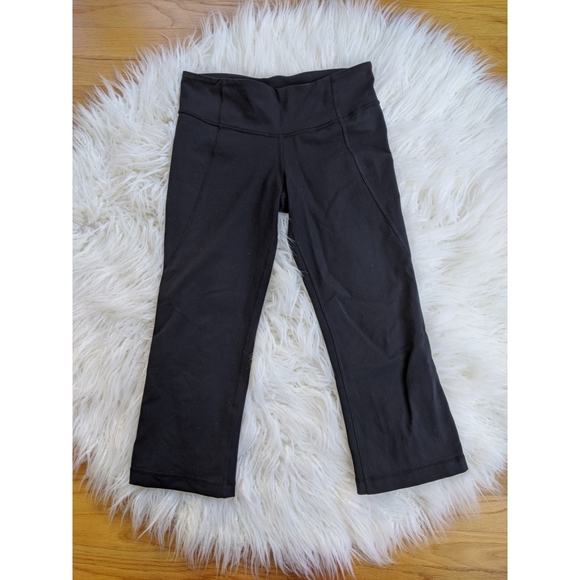Lululemon Gather & Crow Capris EUC, 6 - Picture 6 of 9